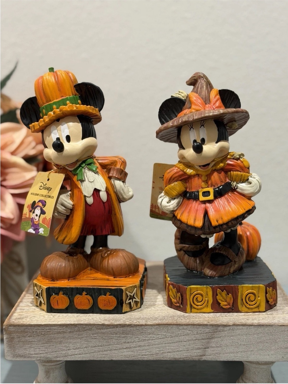 Disney Mickey & Minnie Mouse
Scarecrow Figurines Fall Thanksgiving
Decor Set
